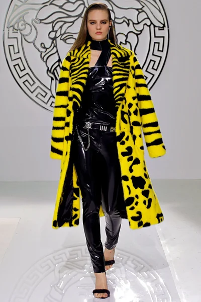 Look 19